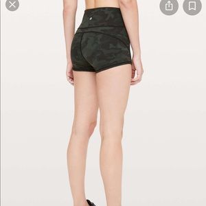 Lululemon In Movement Short *Everlux 2.5" ISO